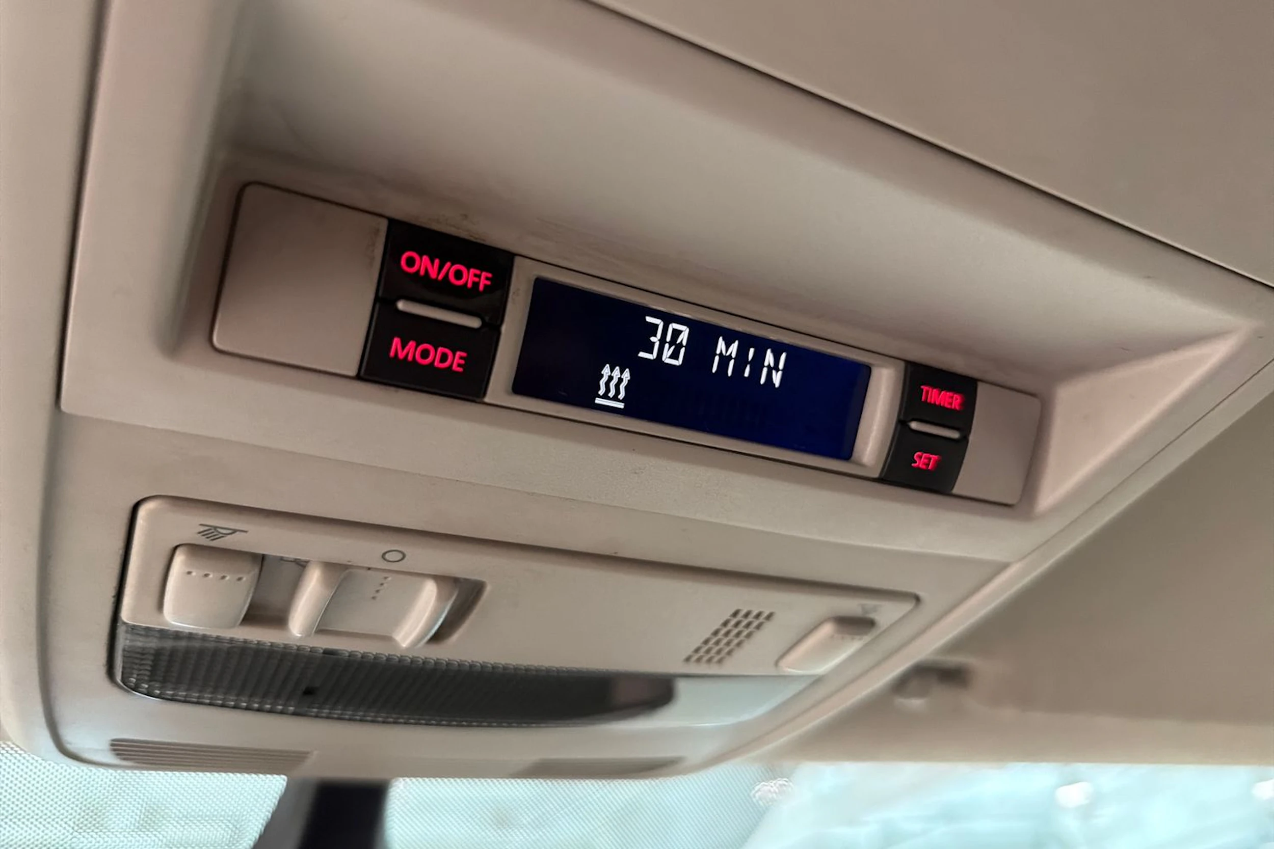 harmaa Volkswagen Transporter 2018 kuva 17.
