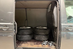 harmaa Volkswagen Transporter 2018 kuva 18.