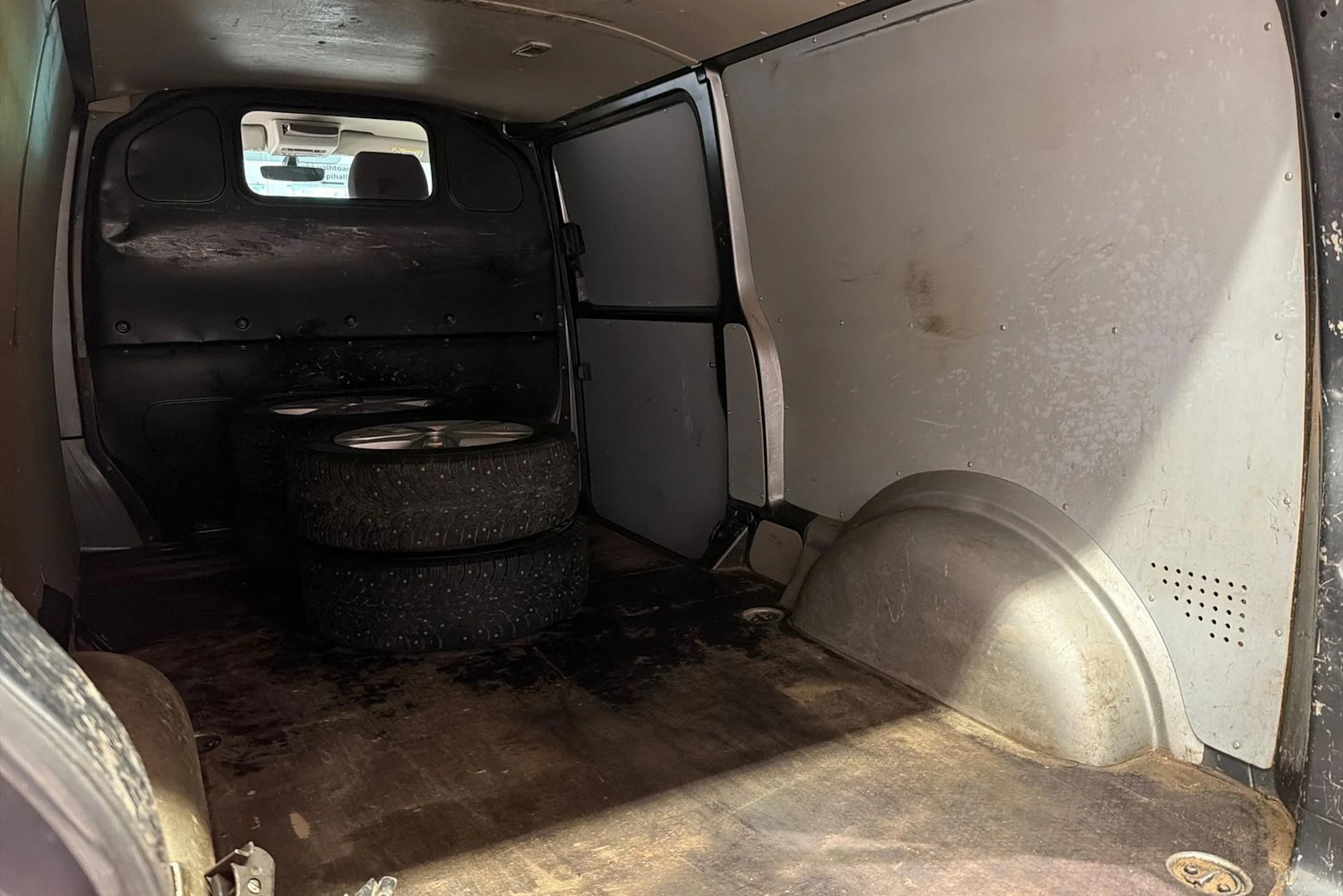 harmaa Volkswagen Transporter 2018 kuva 19.