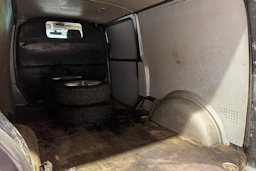 harmaa Volkswagen Transporter 2018 kuva 19.
