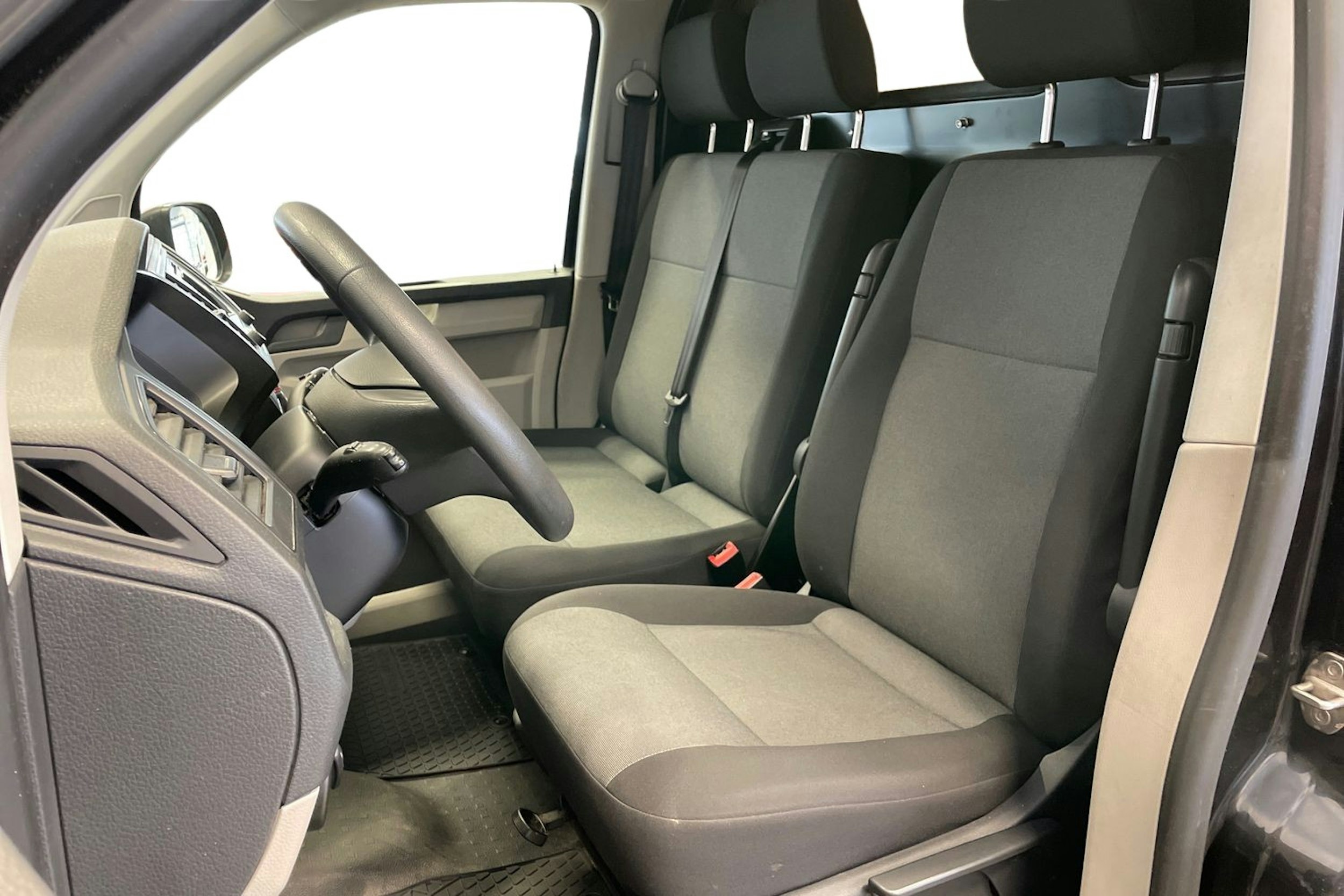 musta Volkswagen Transporter 2017 kuva 10.