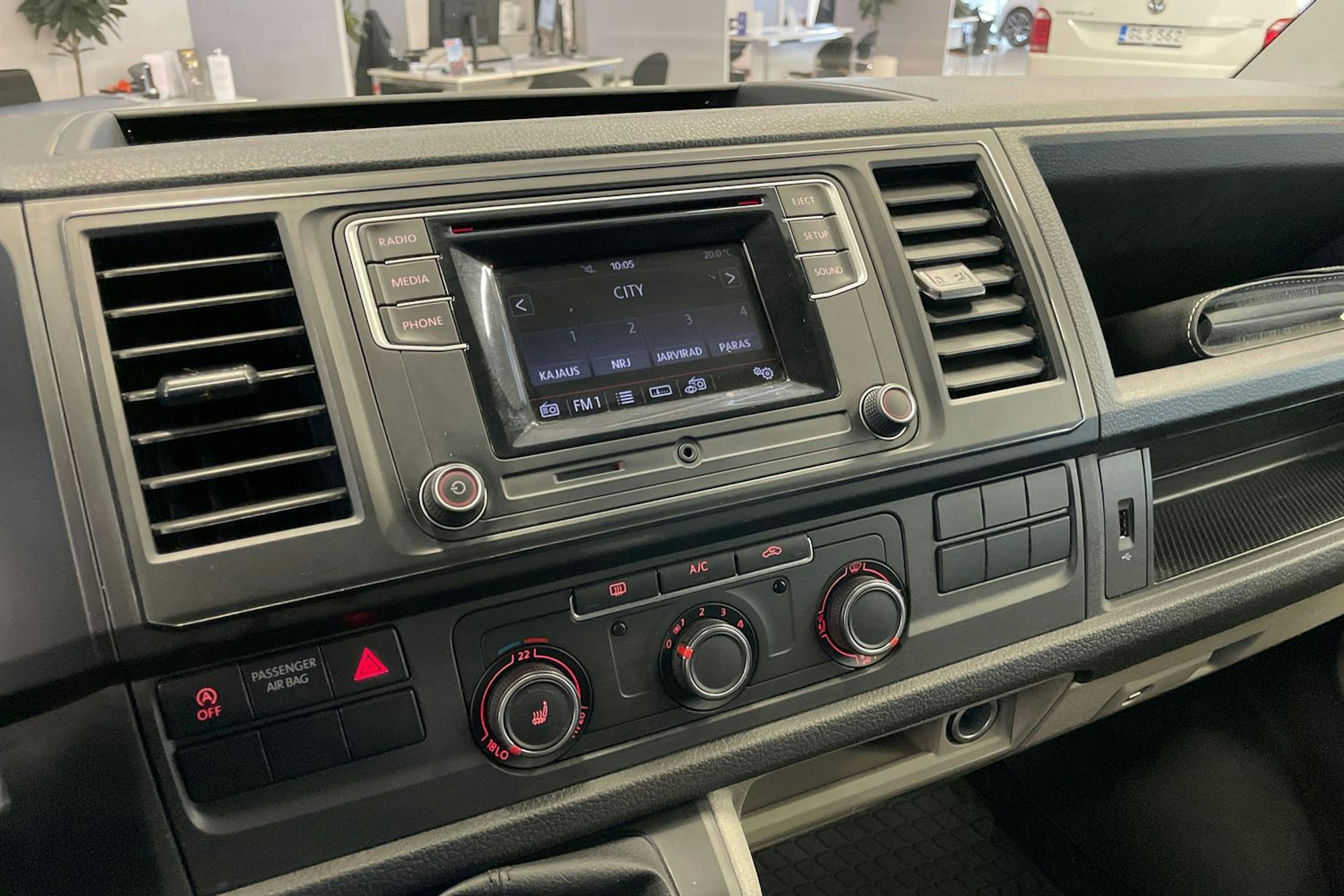 musta Volkswagen Transporter 2017 kuva 14.