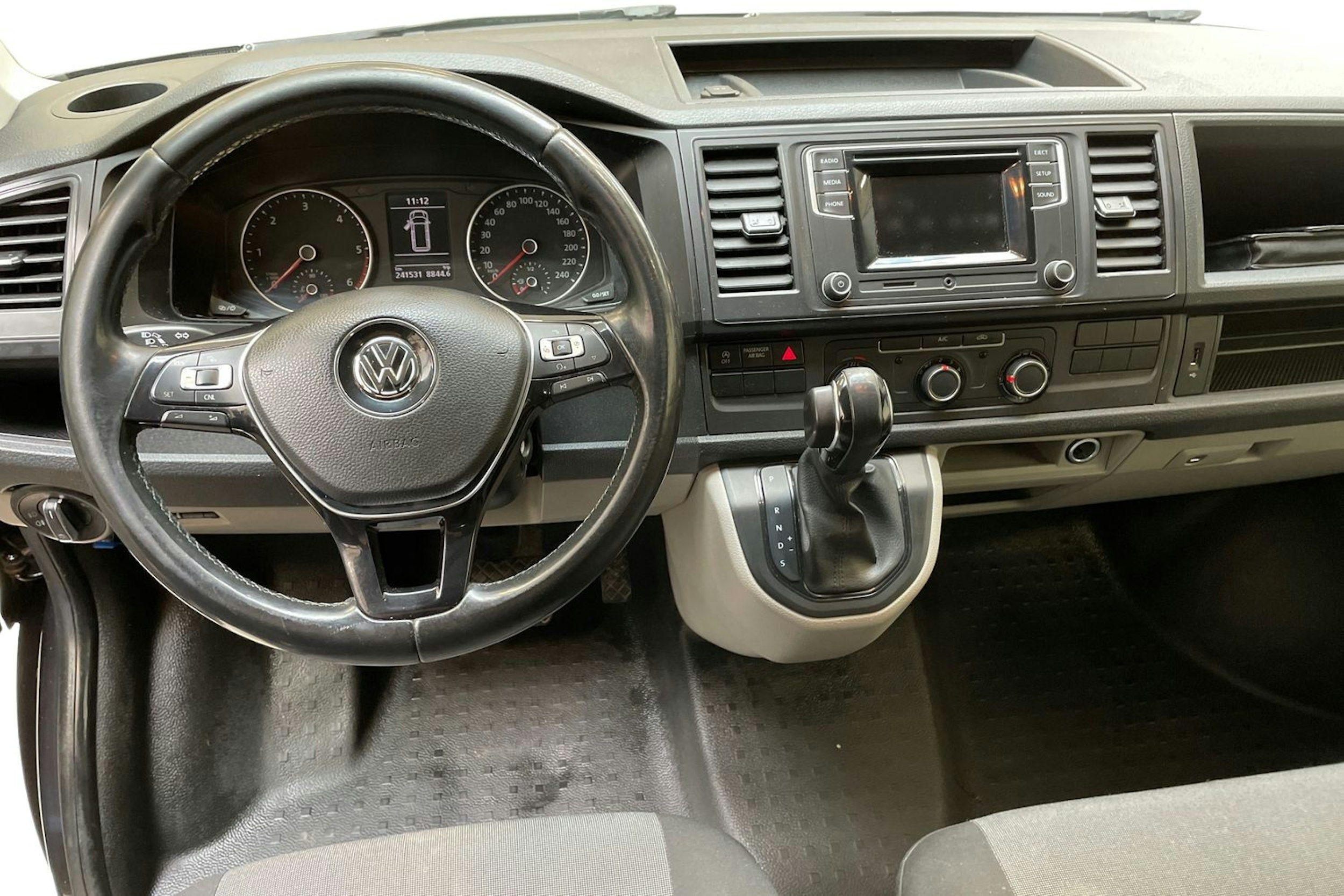 musta Volkswagen Transporter 2017 kuva 9.