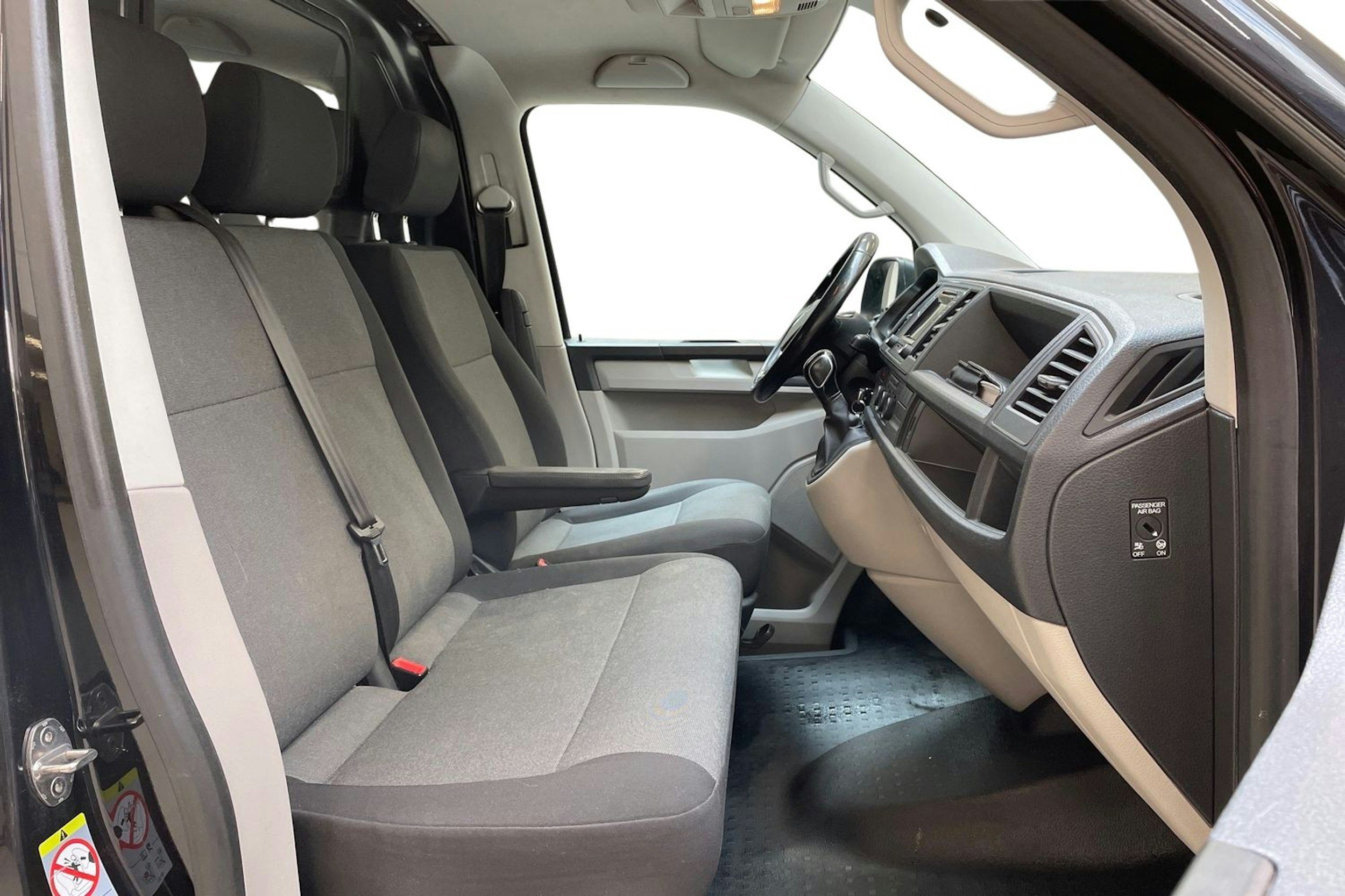 musta Volkswagen Transporter 2017 kuva 10.