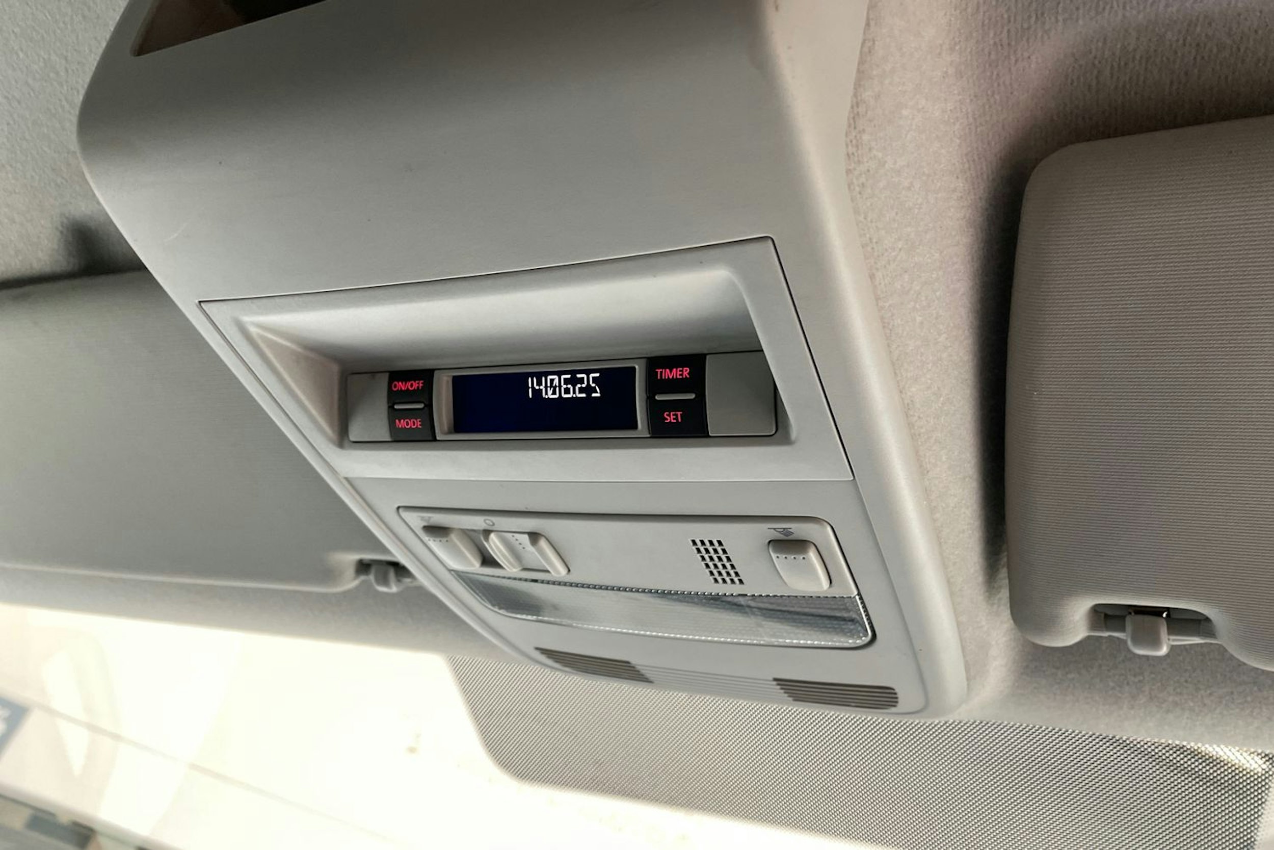 musta Volkswagen Transporter 2017 kuva 14.