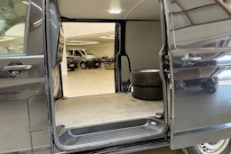musta Volkswagen Transporter 2017 kuva 15.