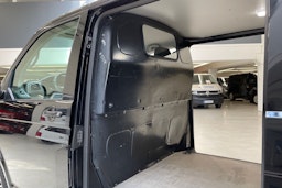 musta Volkswagen Transporter 2017 kuva 16.