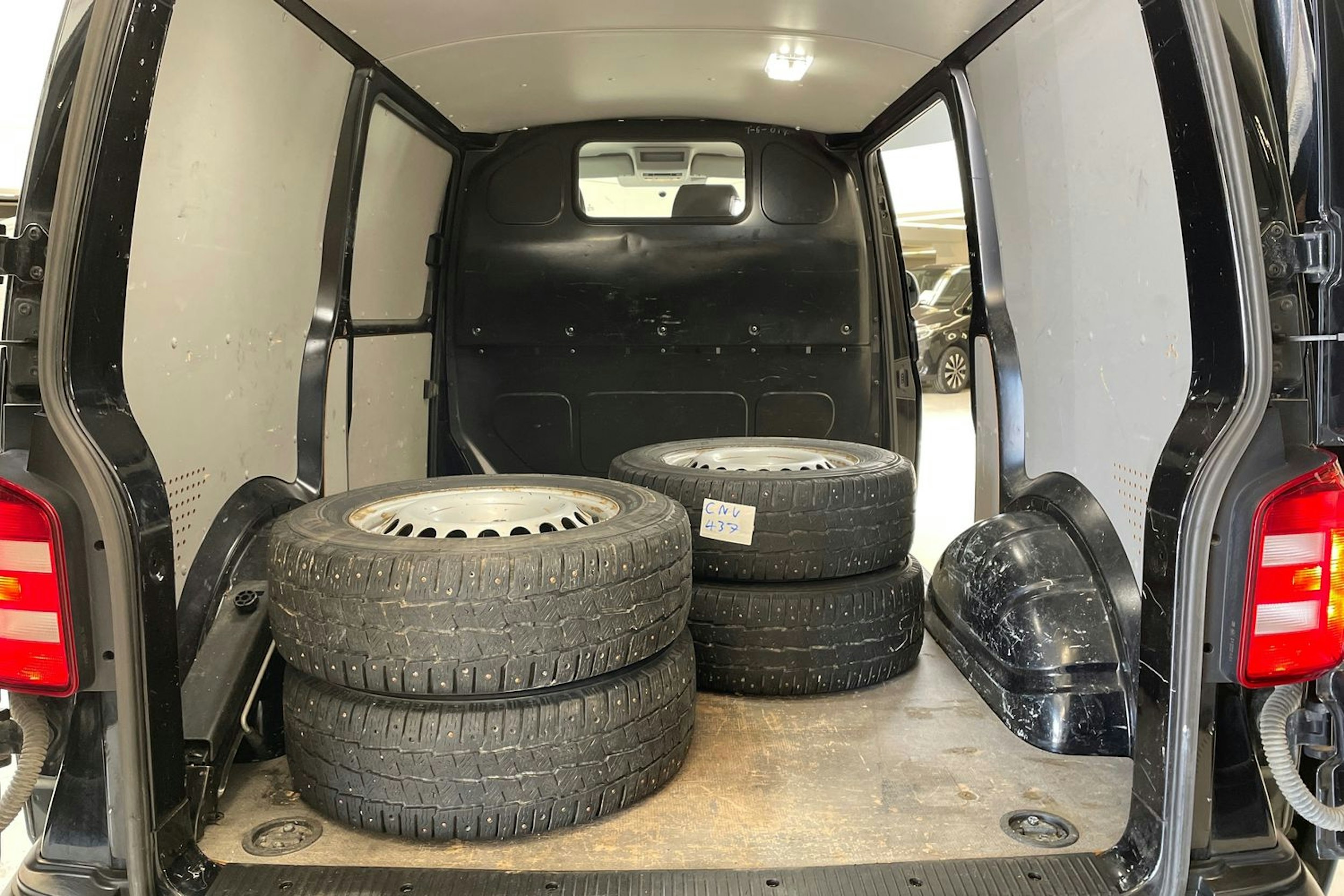 musta Volkswagen Transporter 2017 kuva 19.