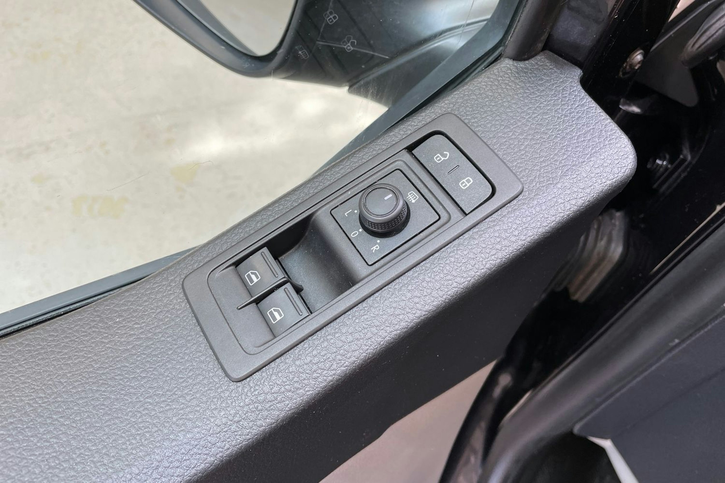 musta Volkswagen Transporter 2017 kuva 21.
