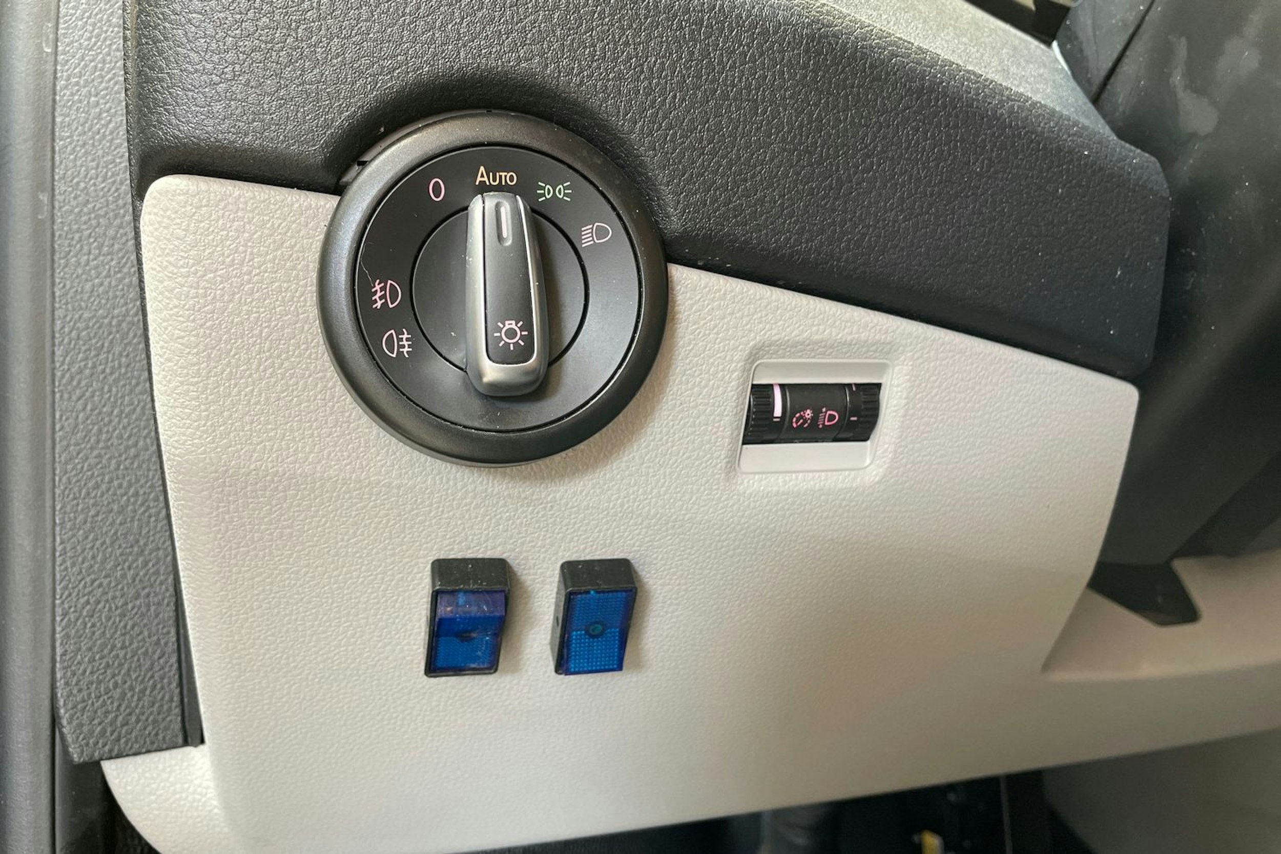 musta Volkswagen Transporter 2017 kuva 22.