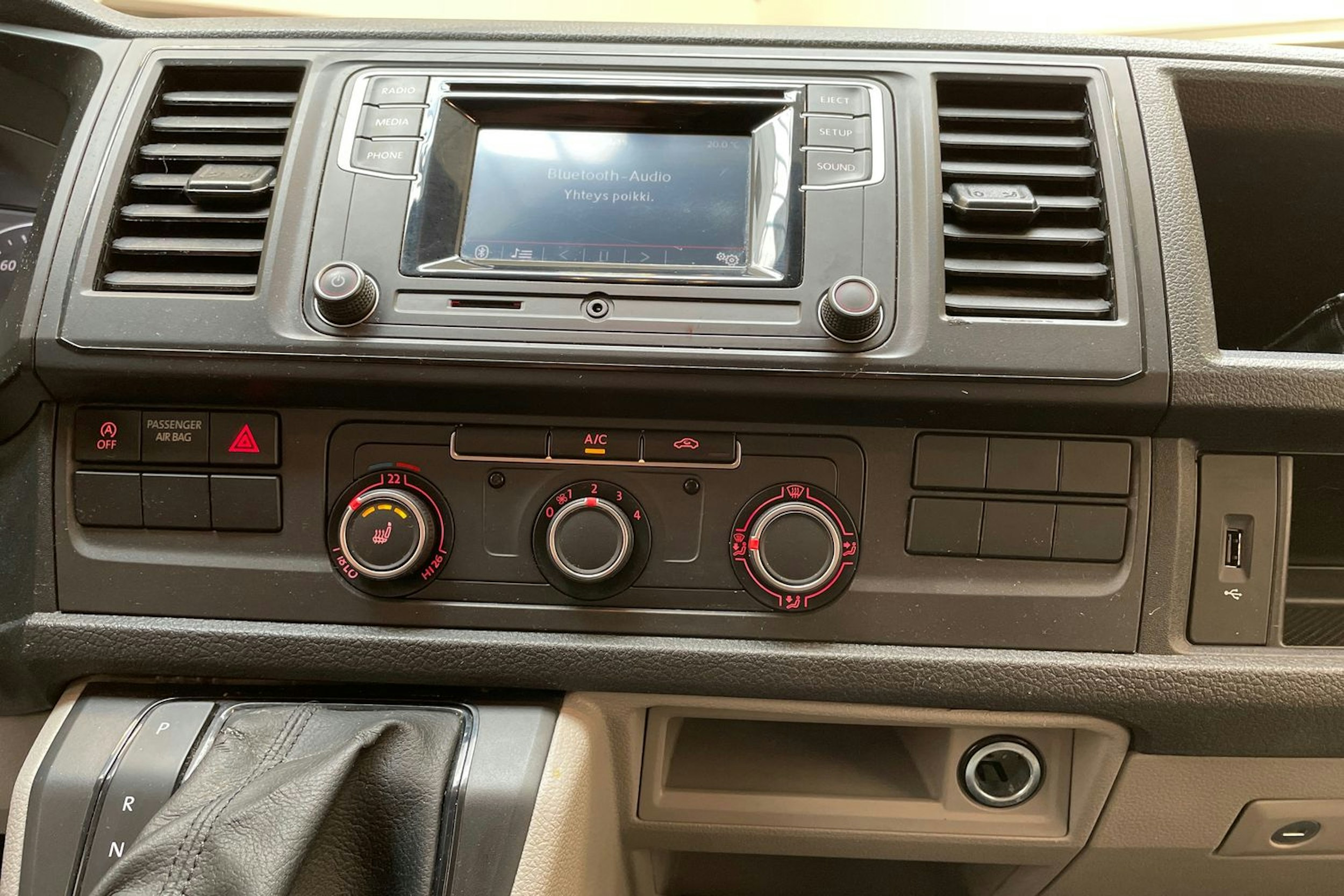 musta Volkswagen Transporter 2017 kuva 26.