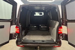 ruskea (beige) Volkswagen Transporter 2017 kuva 15.