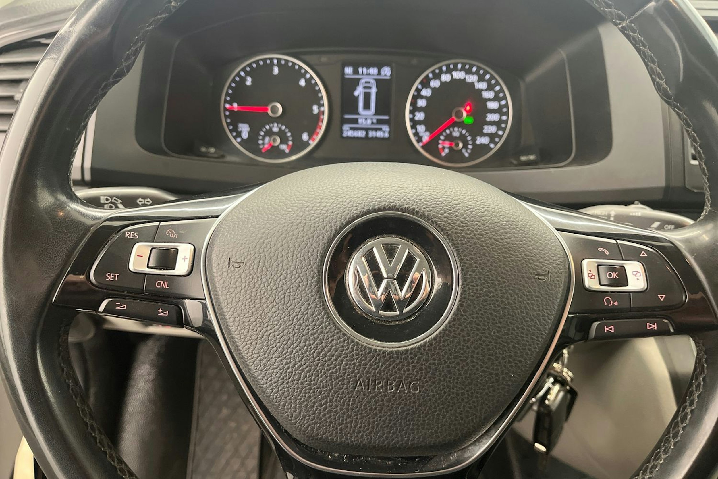 ruskea (beige) Volkswagen Transporter 2017 kuva 22.