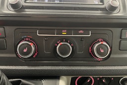 ruskea (beige) Volkswagen Transporter 2017 kuva 23.