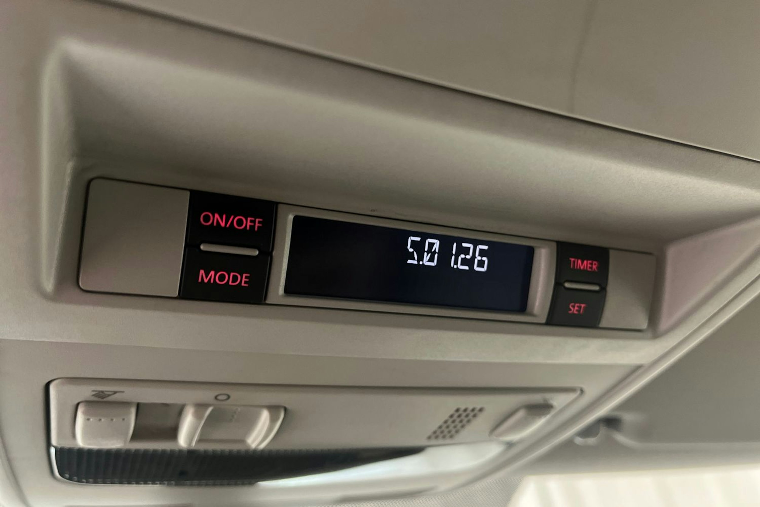 ruskea (beige) Volkswagen Transporter 2017 kuva 25.