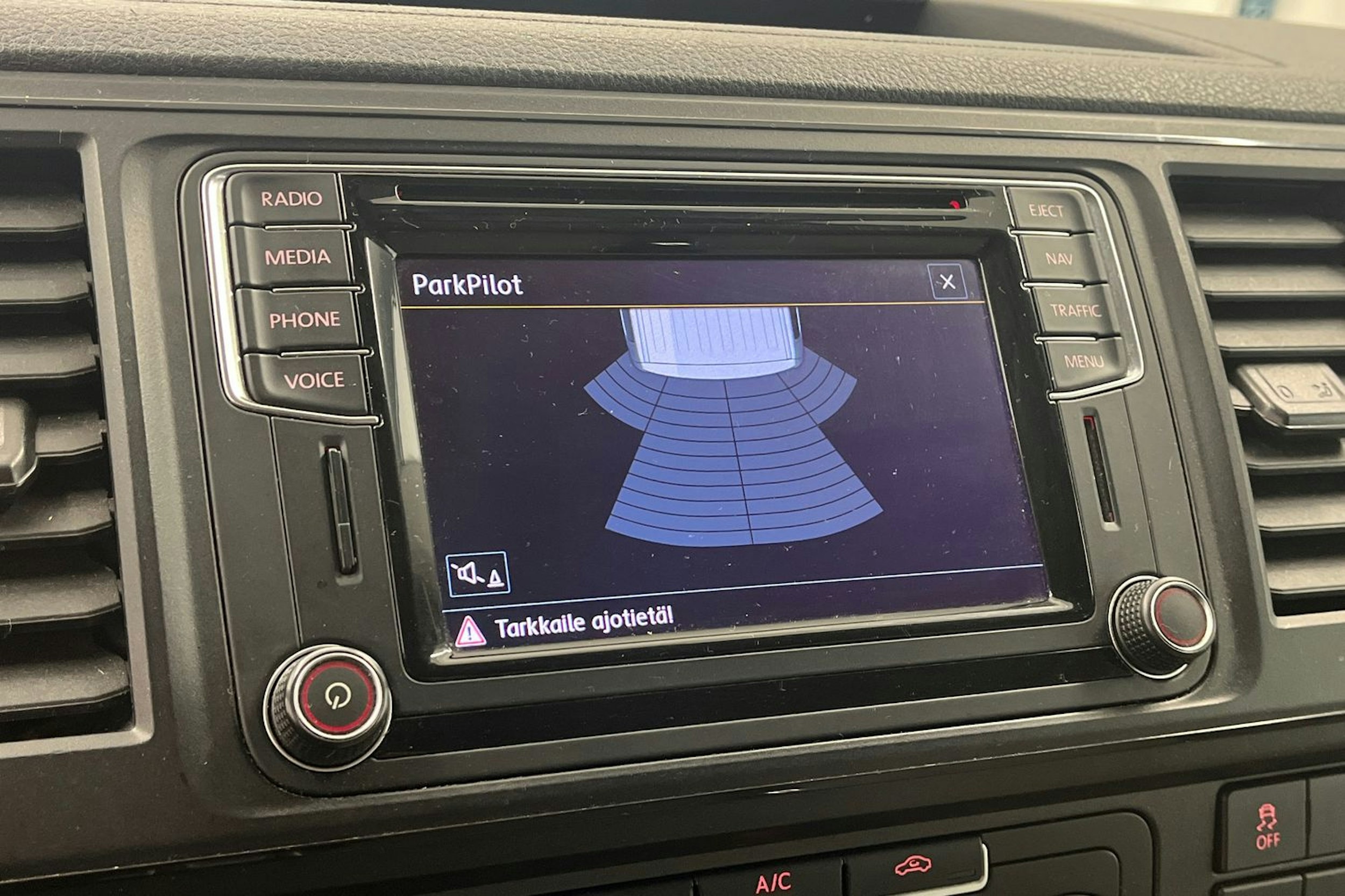 ruskea (beige) Volkswagen Transporter 2017 kuva 30.