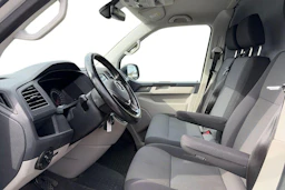 valkoinen Volkswagen Transporter 2017 kuva 3.