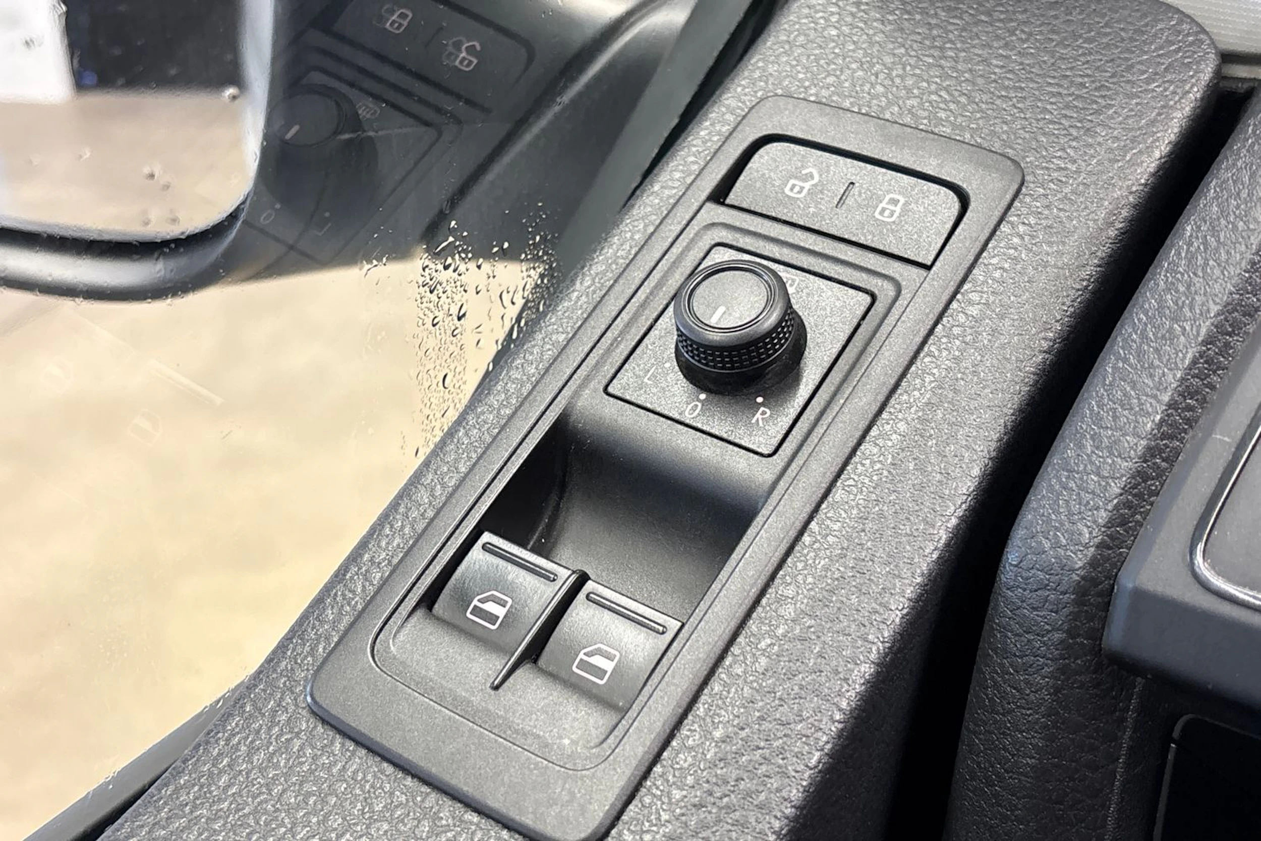 valkoinen Volkswagen Transporter 2017 kuva 15.