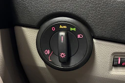 valkoinen Volkswagen Transporter 2017 kuva 16.