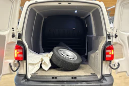 valkoinen Volkswagen Transporter 2017 kuva 28.