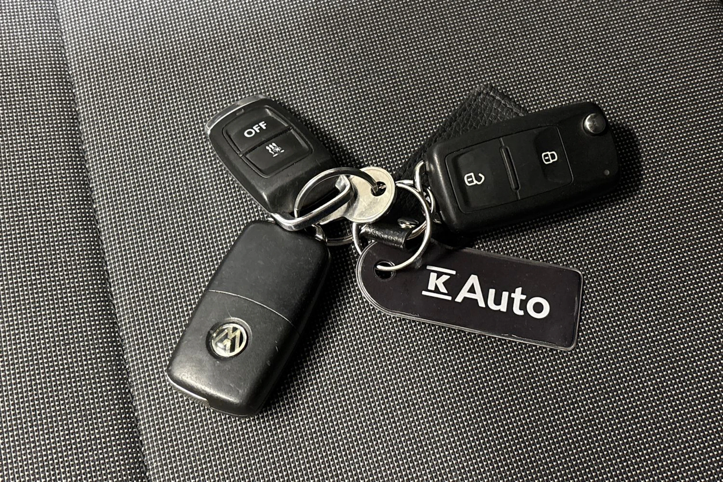 valkoinen Volkswagen Transporter 2017 kuva 30.
