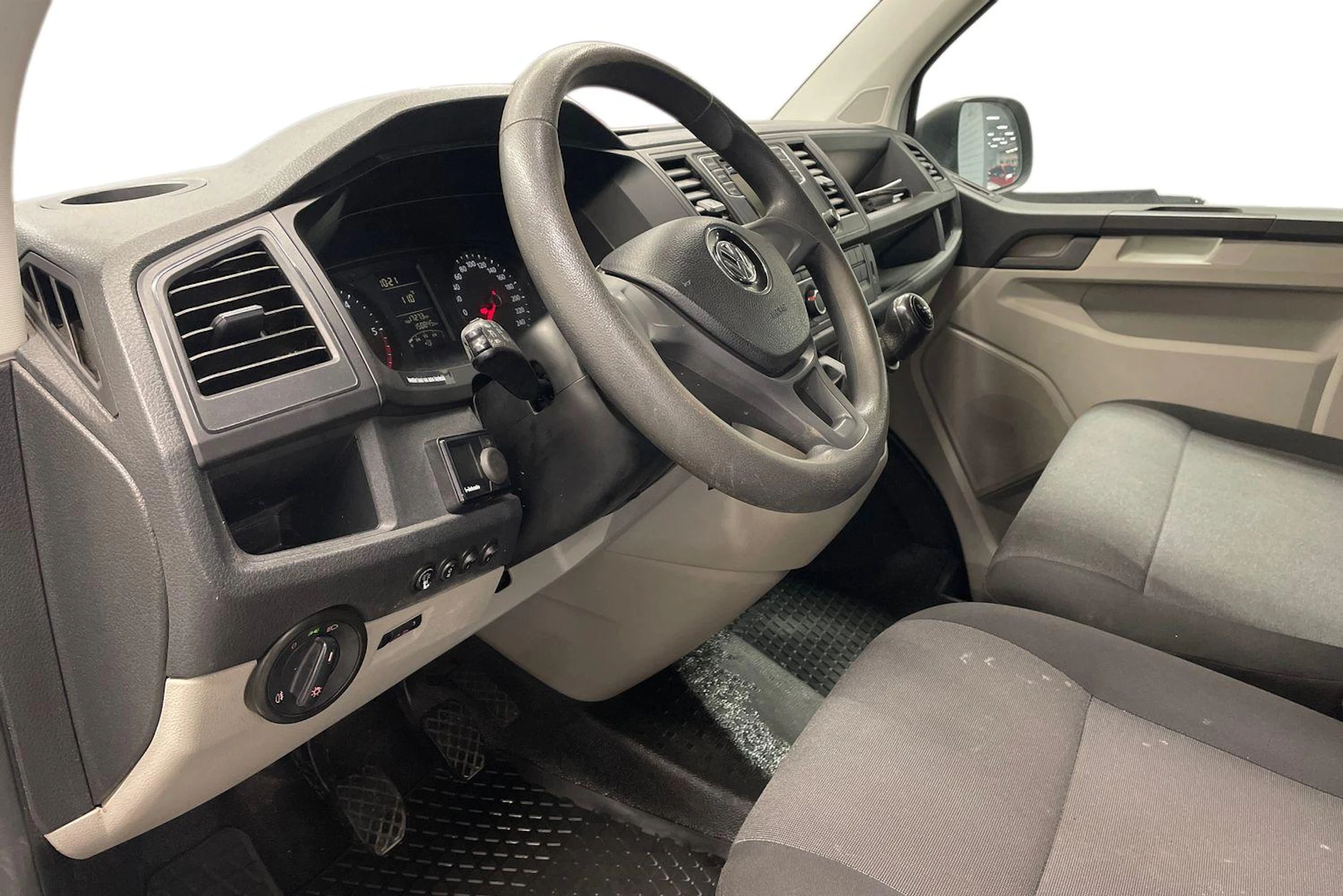 valkoinen Volkswagen Transporter 2017 kuva 9.