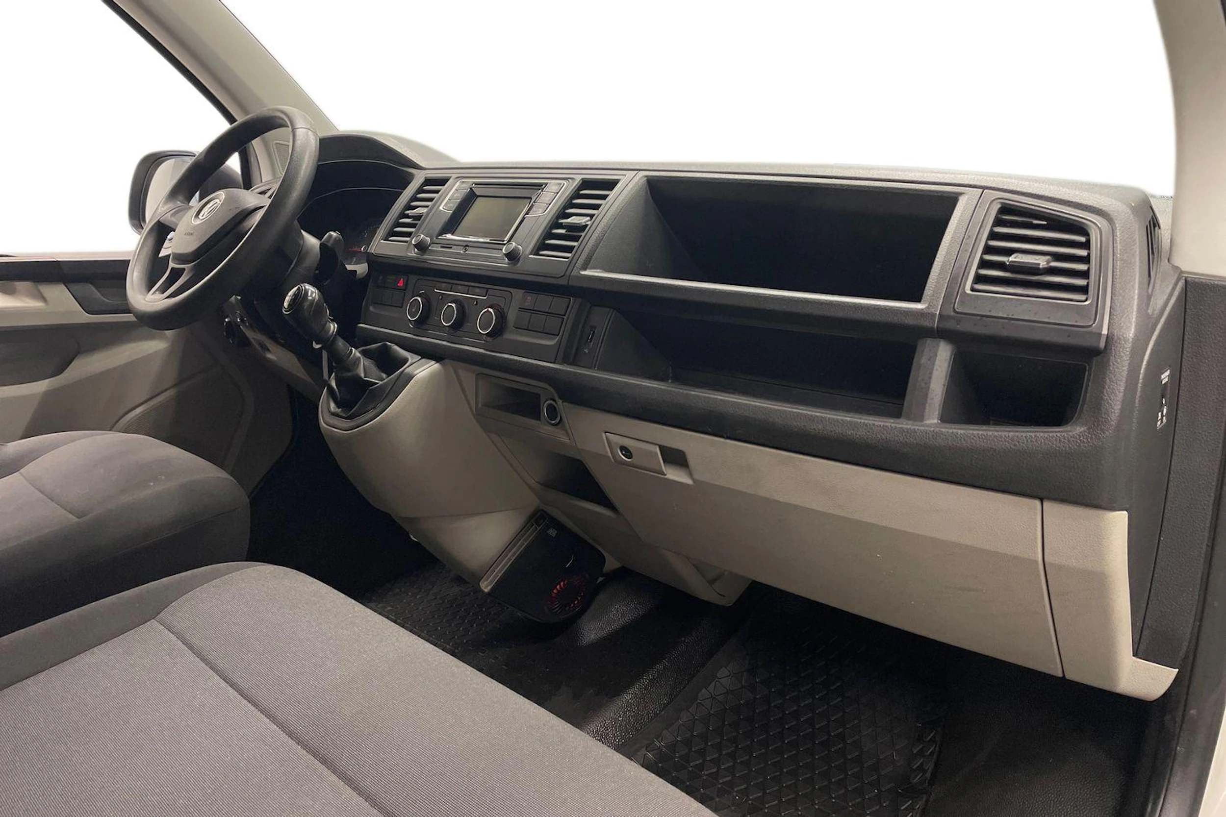 valkoinen Volkswagen Transporter 2017 kuva 11.