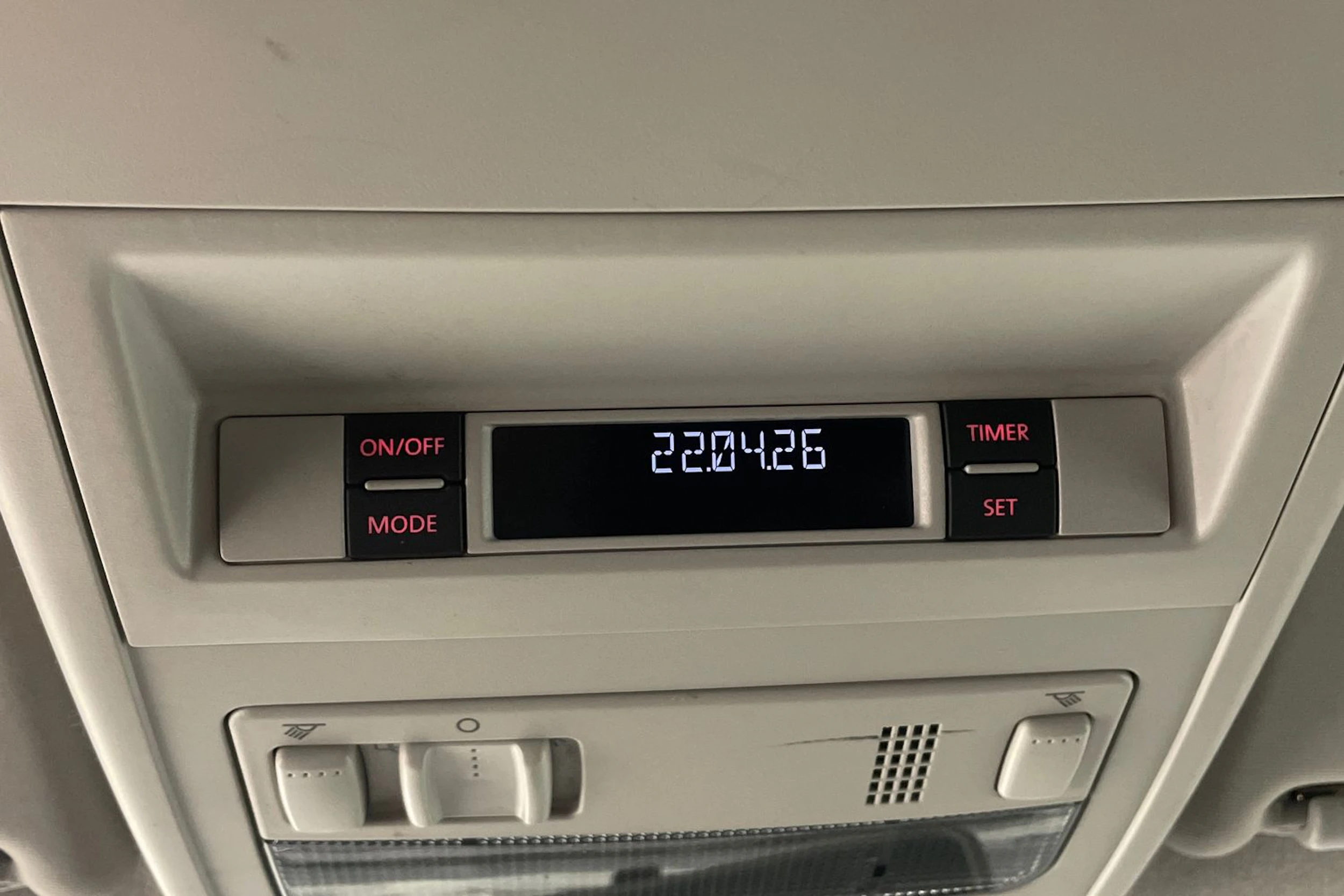 valkoinen Volkswagen Transporter 2017 kuva 20.