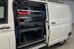 valkoinen Volkswagen Transporter 2017 kuva 22.