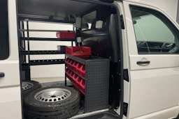 valkoinen Volkswagen Transporter 2017 kuva 23.