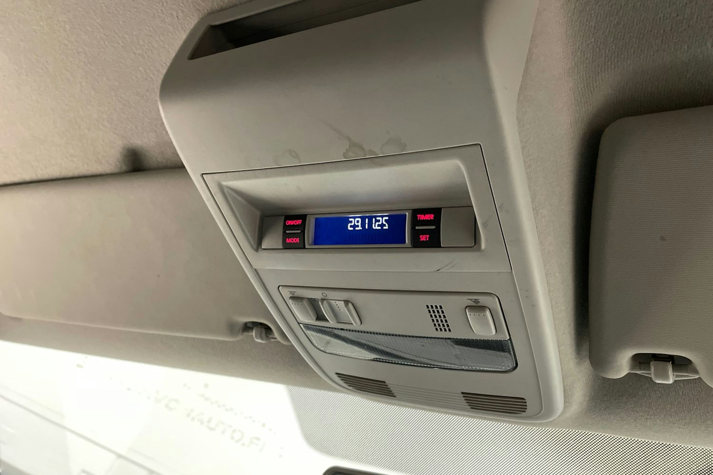 valkoinen Volkswagen Transporter 2018 kuva 17.