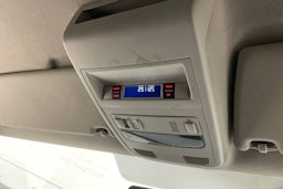 valkoinen Volkswagen Transporter 2018 kuva 17.