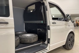 valkoinen Volkswagen Transporter 2018 kuva 19.
