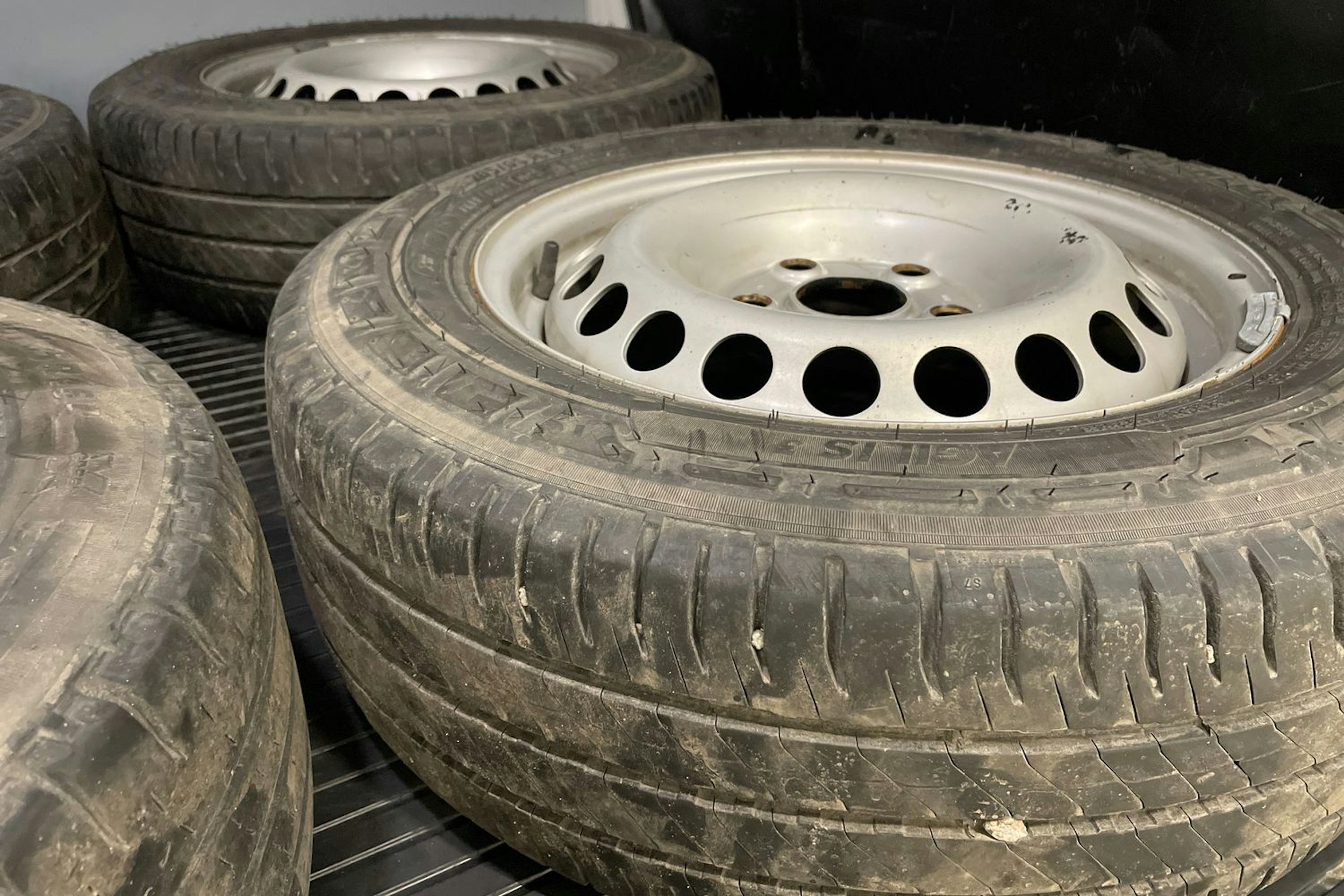 valkoinen Volkswagen Transporter 2018 kuva 20.