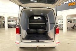 valkoinen Volkswagen Transporter 2018 kuva 21.