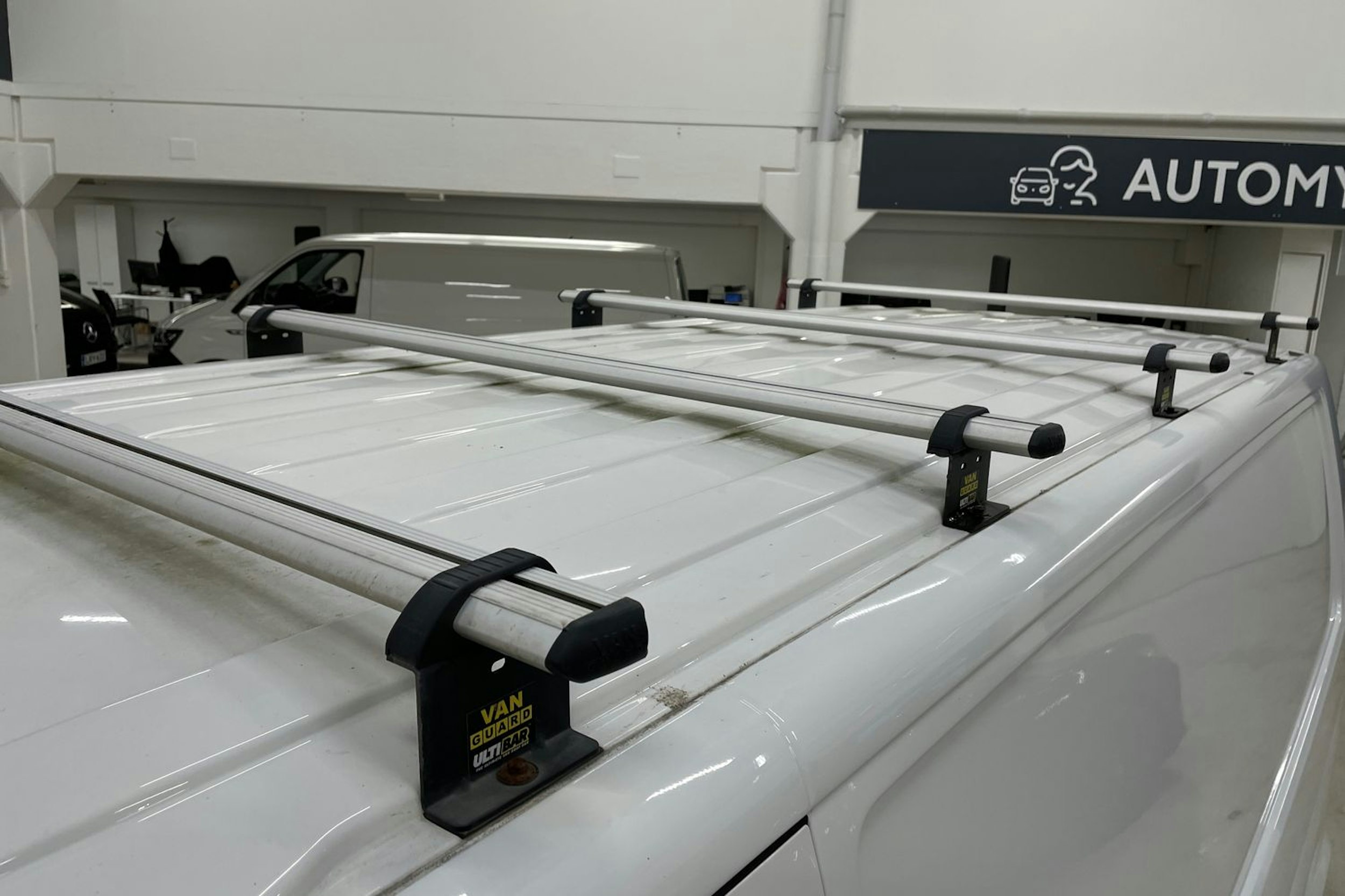 valkoinen Volkswagen Transporter 2018 kuva 23.