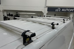 valkoinen Volkswagen Transporter 2018 kuva 23.