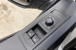 valkoinen Volkswagen Transporter 2018 kuva 24.