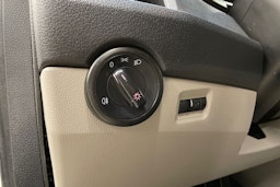 valkoinen Volkswagen Transporter 2018 kuva 25.