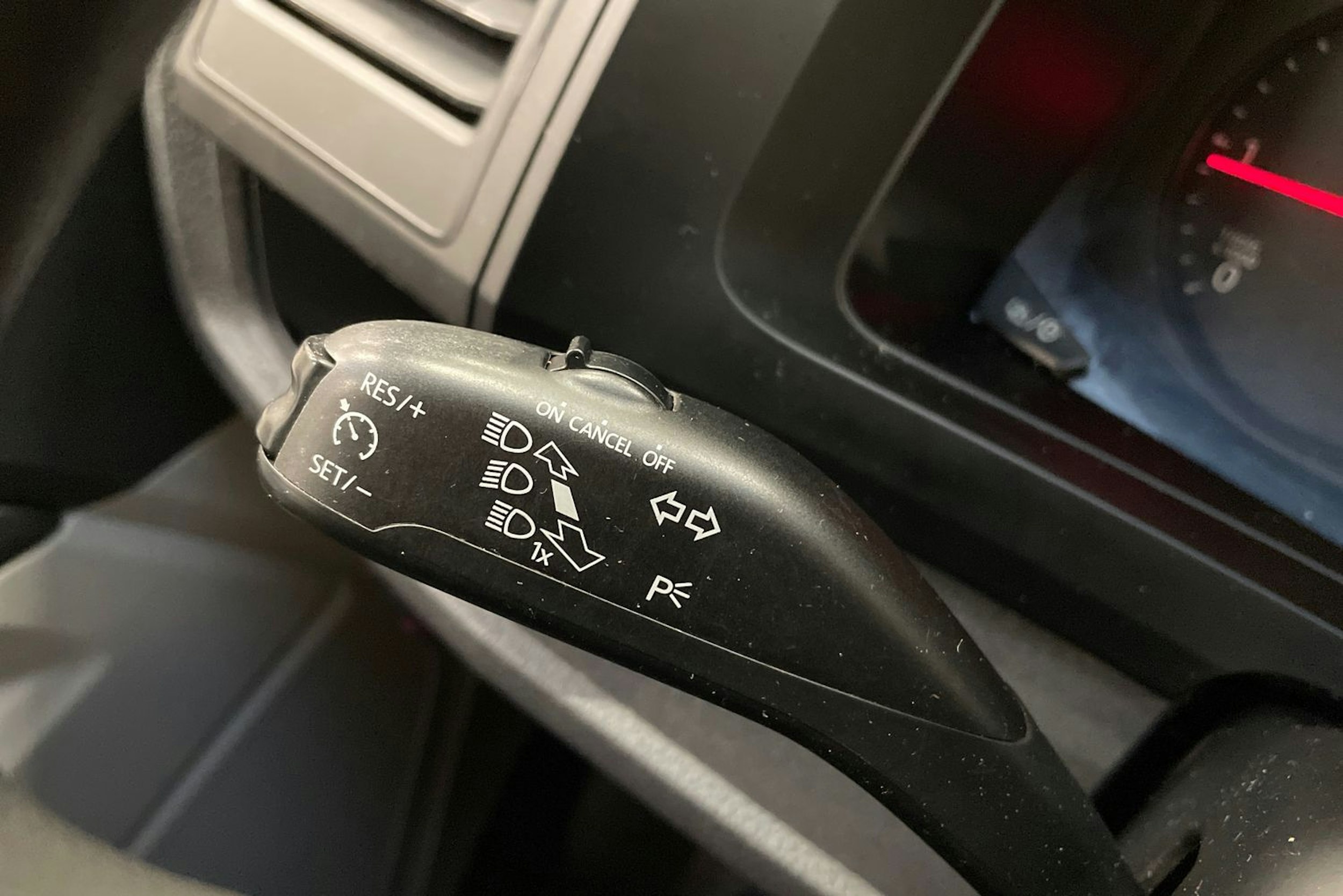 valkoinen Volkswagen Transporter 2018 kuva 27.