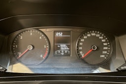 valkoinen Volkswagen Transporter 2018 kuva 28.