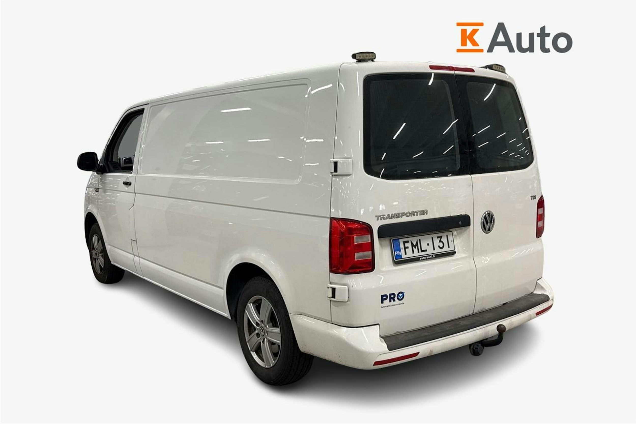 valkoinen Volkswagen Transporter 2017 kuva 2.