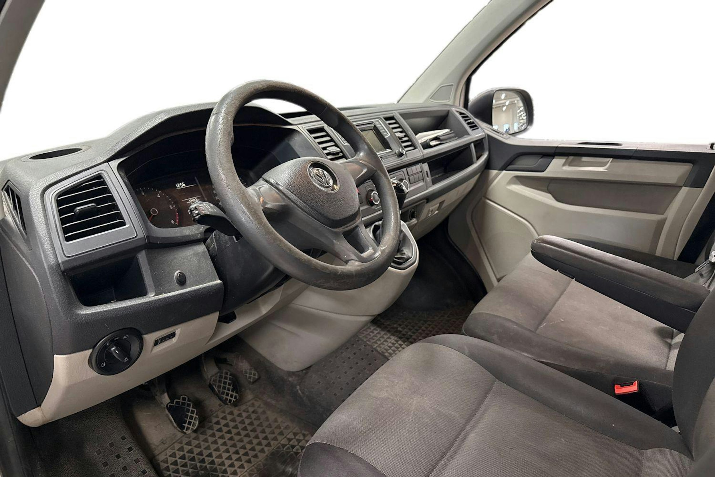 valkoinen Volkswagen Transporter 2017 kuva 3.