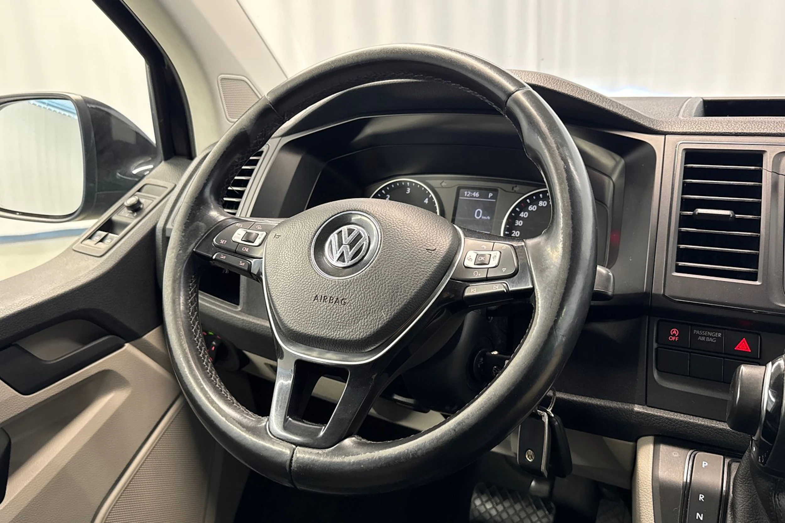 musta Volkswagen Transporter 2017 kuva 13.