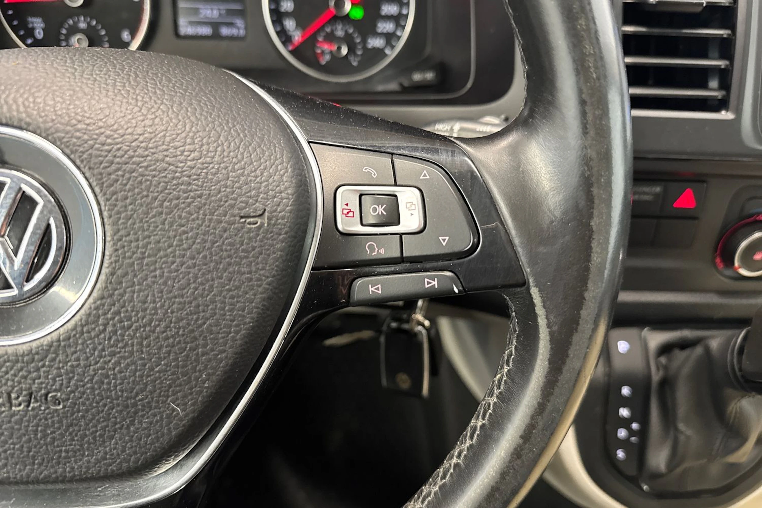 musta Volkswagen Transporter 2017 kuva 17.