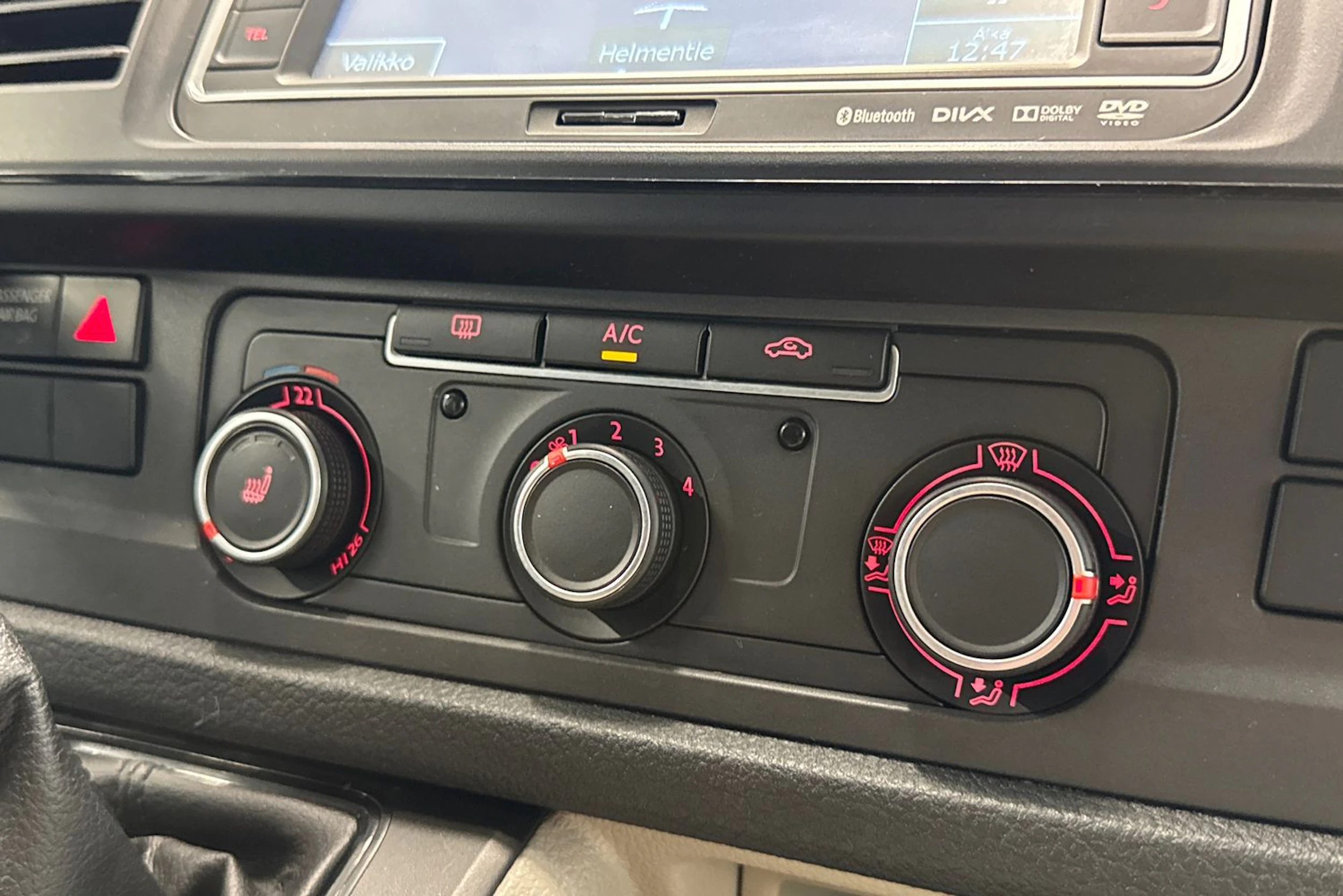 musta Volkswagen Transporter 2017 kuva 21.