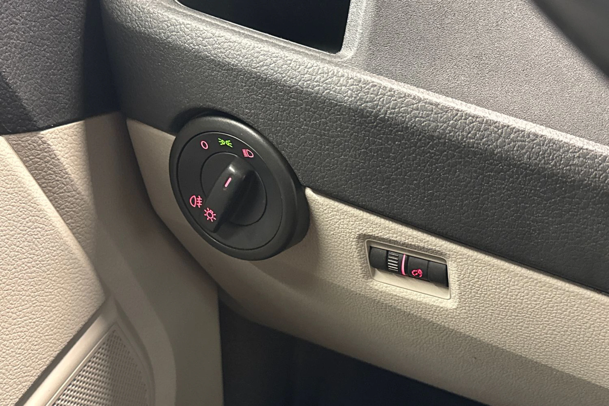 musta Volkswagen Transporter 2017 kuva 22.