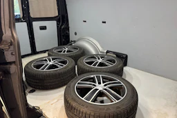 musta Volkswagen Transporter 2017 kuva 29.