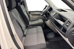 Valkoinen Volkswagen Transporter 2017 kuva 11.