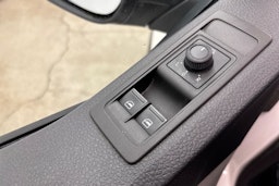 Valkoinen Volkswagen Transporter 2017 kuva 17.